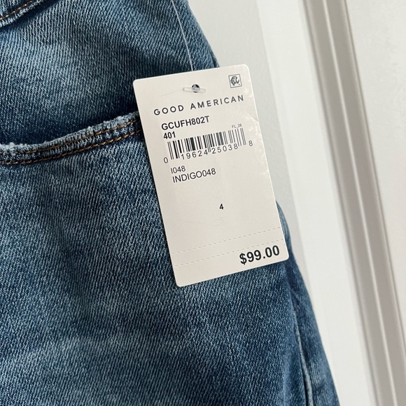 💙NWT Good American Good Curve High Waist
Cutoff Denim Shorts 💙 - Picture 6 of 7